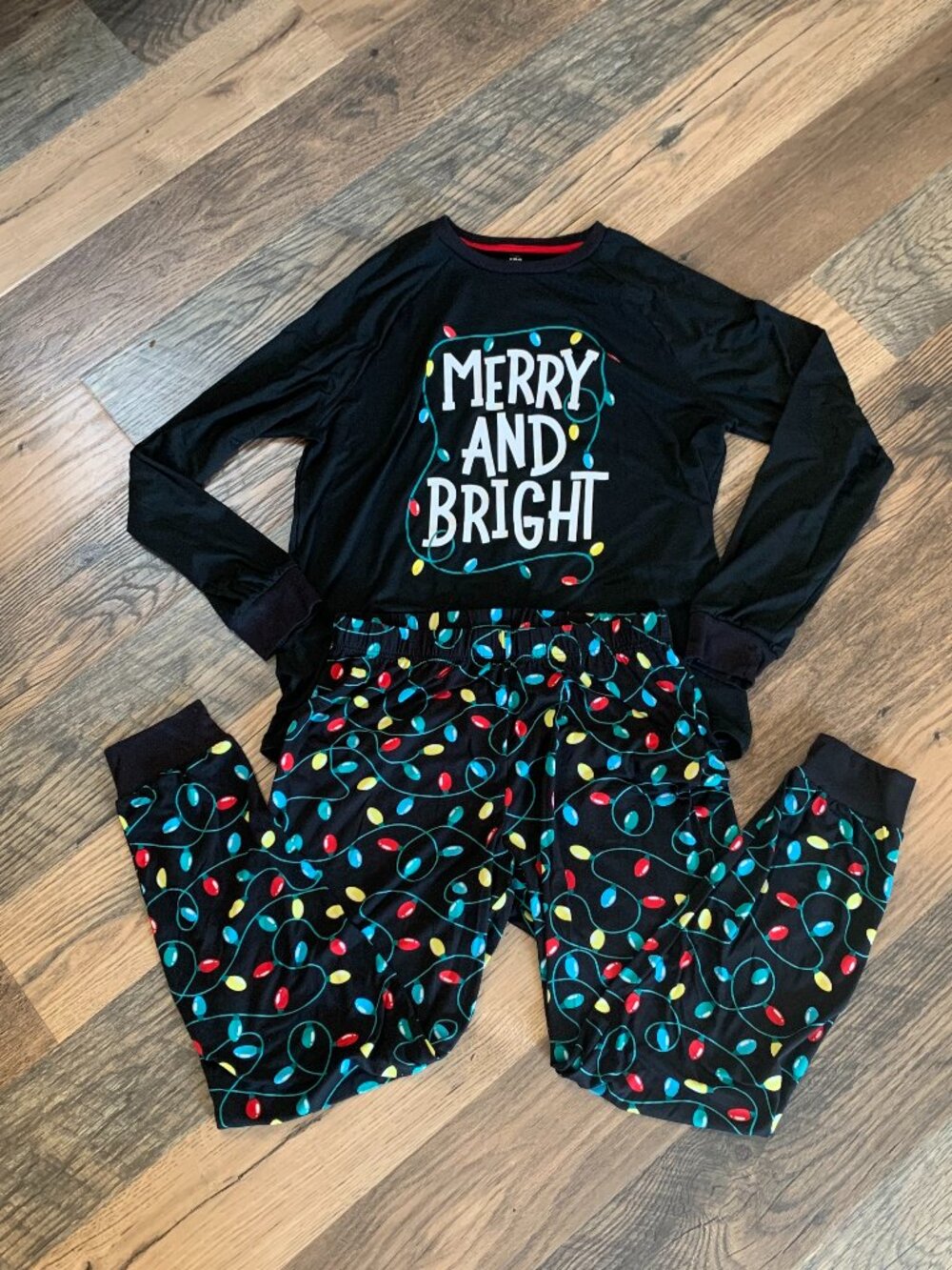 Holiday Time Ladies size Medium MERRY and BRIGHT Christmas Lights Pajama Set